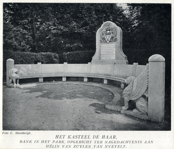 94605 Gezicht op een bank in het park van kasteel De Haar te Haarzuilens (gemeente Vleuten), vervaardigd ter ...